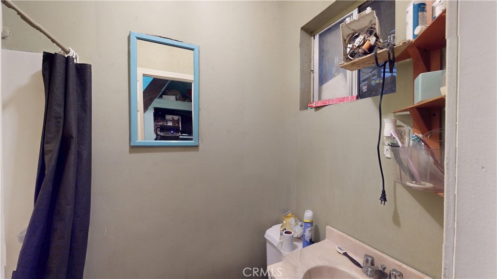 https://media.crmls.org/medias/d36bf13e-74b2-4d50-9902-5772ddc7175b.jpg?preset=X-Large