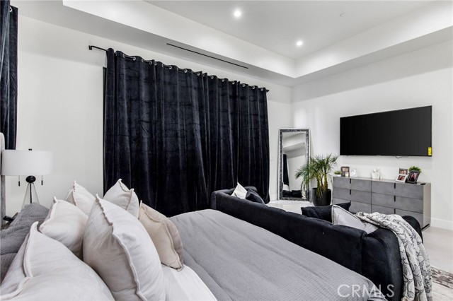 Detail Gallery Image 42 of 75 For 22745 Califa St, Woodland Hills,  CA 91367 - 5 Beds | 4 Baths