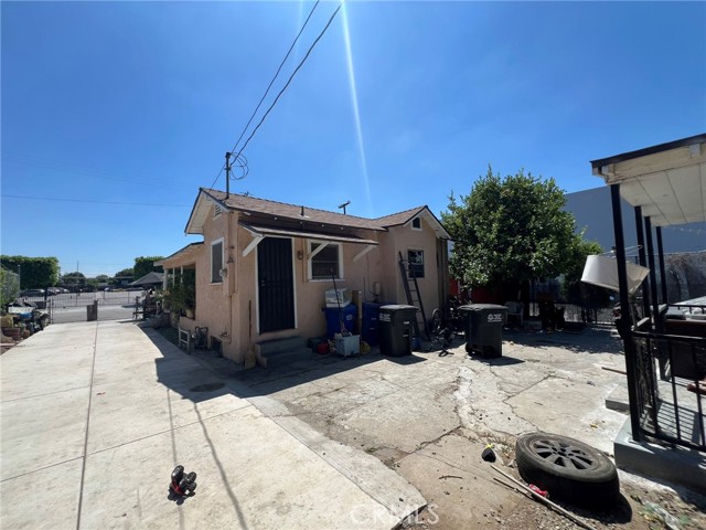 1327 S Gage Avenue, Los Angeles CA: https://media.crmls.org/medias/d36cb7e6-4f40-4a8c-b596-cebdd524d038.jpg
