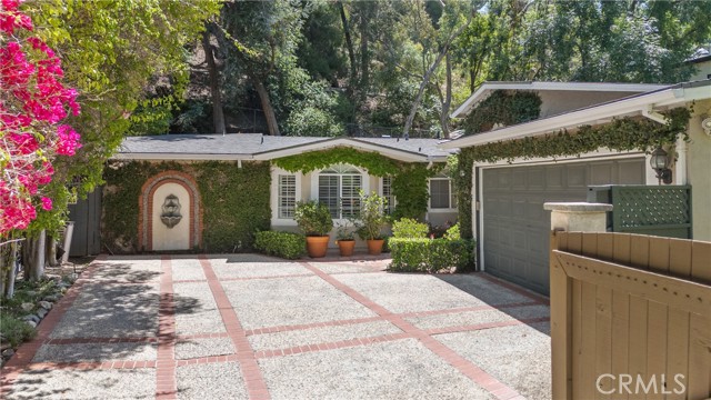 Detail Gallery Image 2 of 33 For 3818 Hayvenhurst Ave, Encino,  CA 91436 - 4 Beds | 3 Baths