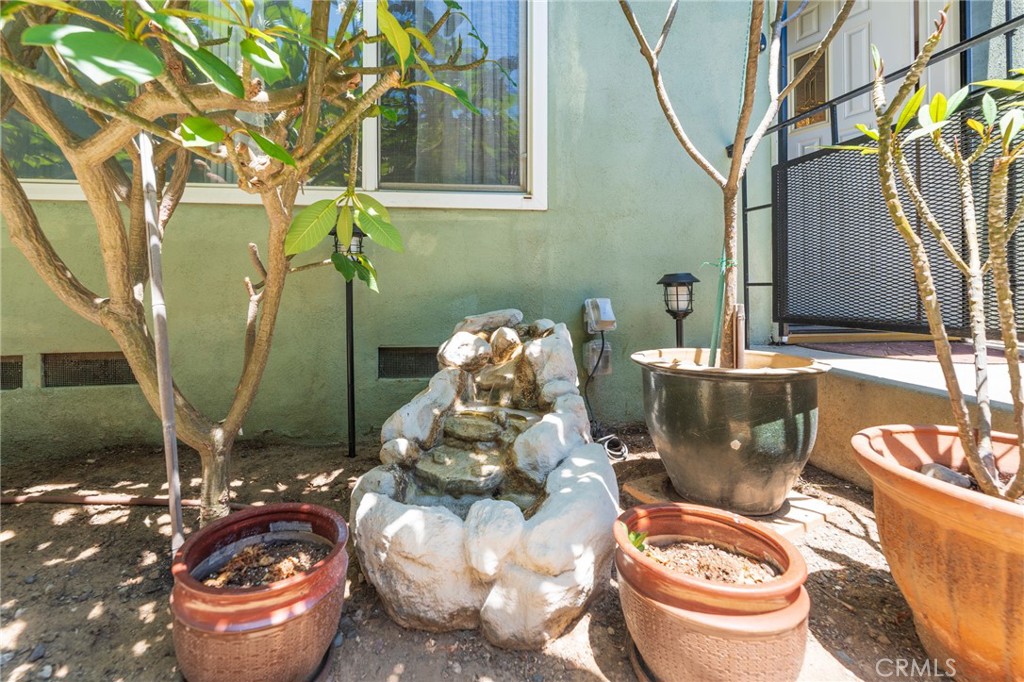 https://media.crmls.org/medias/d36d43cd-d0ed-456e-9bb6-341f41315ef2.jpg?preset=X-Large