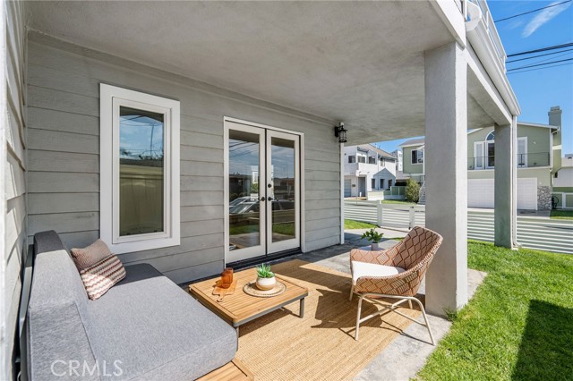 927 6th Street, Hermosa Beach CA: https://media.crmls.org/medias/d36d7252-fb92-4330-bc44-f8a645b4b711.jpg