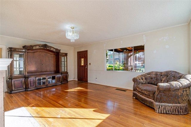 Detail Gallery Image 4 of 25 For 1221 Wesley Ave, Pasadena,  CA 91104 - 3 Beds | 2 Baths