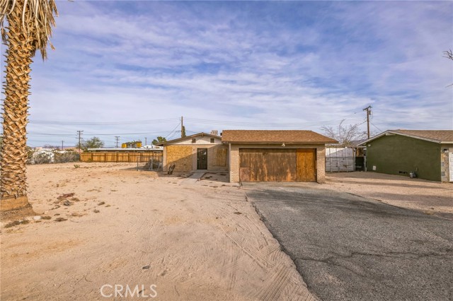 Detail Gallery Image 1 of 30 For 6425 Ocotillo Ave, Twentynine Palms,  CA 92277 - 2 Beds | 1 Baths