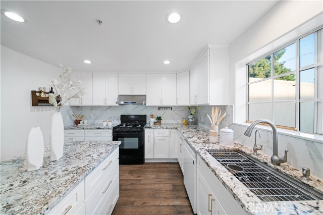 900 Arcadia Avenue, Arcadia CA: https://media.crmls.org/medias/d36f37c6-986e-49d0-b365-e268f53e2e2e.jpg
