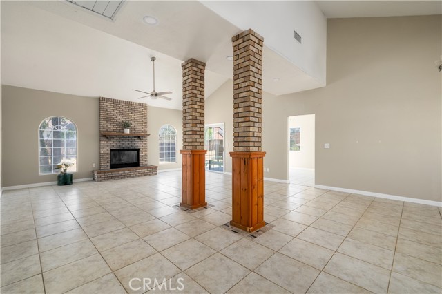 23570 Brook Drive, Canyon Lake CA: https://media.crmls.org/medias/d37073af-4bbe-4e9f-979e-767ec14b42bb.jpg