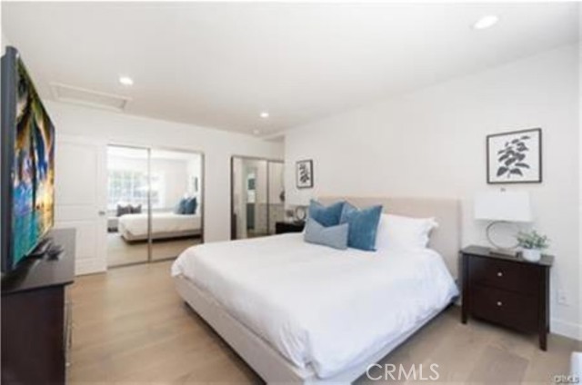 5840 White Oak Avenue, Encino CA: https://media.crmls.org/medias/d370d62a-a3c3-423a-b7e0-9711bd763281.jpg