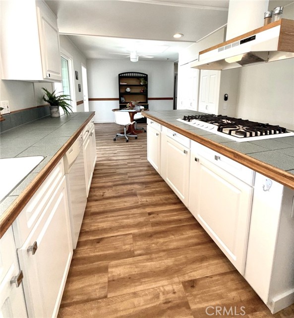 MLS #OC25236351 image #40