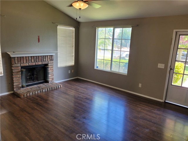 Detail Gallery Image 2 of 6 For 18935 Applewood Way, Lake Elsinore,  CA 92530 - 4 Beds | 2 Baths