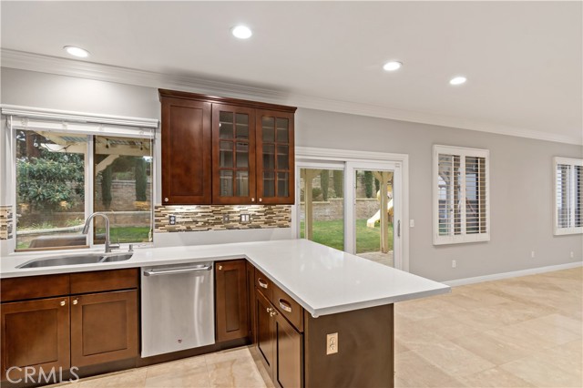 Detail Gallery Image 8 of 37 For 1472 Pinewood Dr, Corona,  CA 92881 - 3 Beds | 2/1 Baths