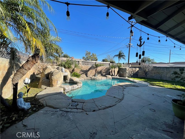 Detail Gallery Image 3 of 4 For 10246 Julius, Downey,  CA 90241 - 4 Beds | 2 Baths