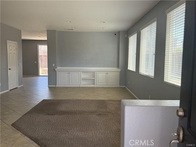 Detail Gallery Image 3 of 18 For 396 Suncup, Hemet,  CA 92543 - 4 Beds | 3 Baths