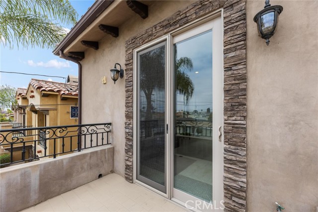 2012 Robinson Street, Redondo Beach, California 90278, 5 Bedrooms Bedrooms, ,4 BathroomsBathrooms,Single Family Residence,For Sale,Robinson,SB24107690