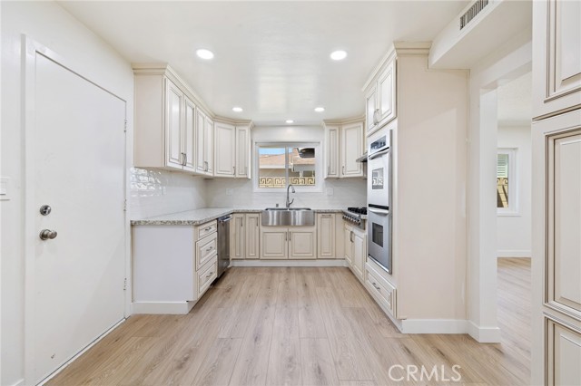 8065 E Ring Street, Long Beach CA: https://media.crmls.org/medias/d374749d-e1f1-4902-bc9c-6a1a24ec44f5.jpg