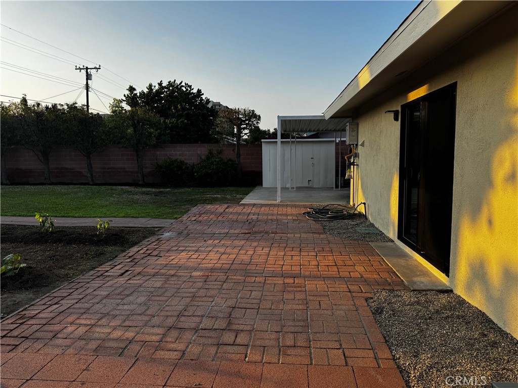 https://media.crmls.org/medias/d3747a14-c2df-4e7c-86a7-50219f531640.jpg?preset=X-Large