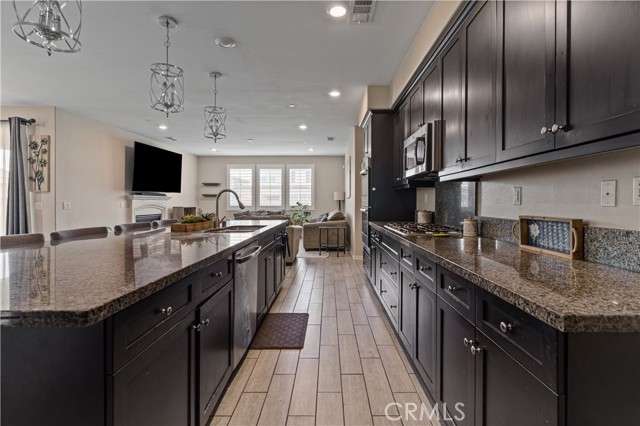 Detail Gallery Image 10 of 50 For 5416 Daytime, Fontana,  CA 92336 - 5 Beds | 3 Baths