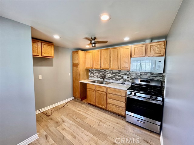 Detail Gallery Image 7 of 13 For 12008 Ratner, North Hollywood,  CA 91605 - 2 Beds | 1 Baths