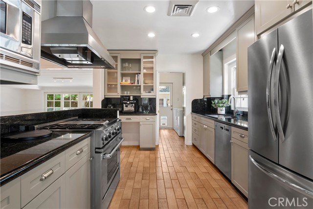 4634 Nagle Avenue, Sherman Oaks CA: https://media.crmls.org/medias/d3761212-ef78-4343-8ed5-d7806cfc5d06.jpg