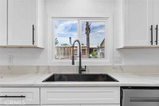 Detail Gallery Image 16 of 40 For 8880 Greenfield Park Dr, Bakersfield,  CA 93307 - 3 Beds | 3/1 Baths