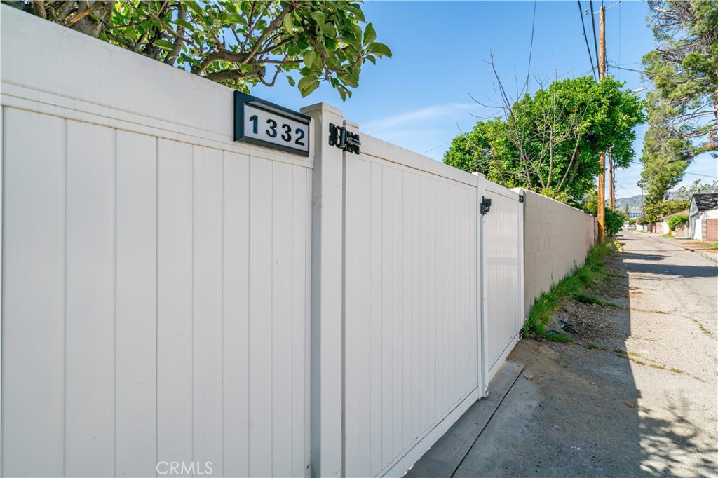 1330 N Lincoln StreetBurbank img 19