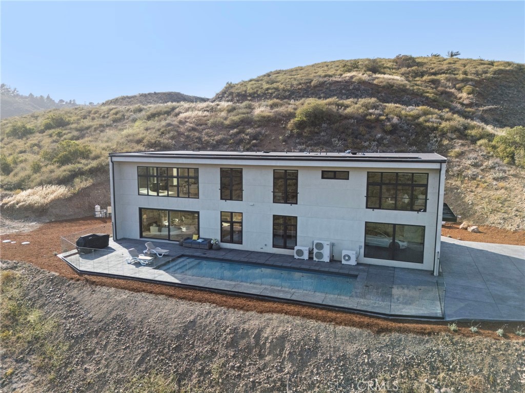 https://media.crmls.org/medias/d377b020-f2ce-4355-a431-910074b04d5b.jpg?preset=X-Large