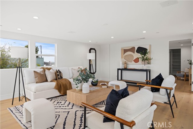 1212 19th Street, Hermosa Beach, California 90254, 4 Bedrooms Bedrooms, ,4 BathroomsBathrooms,Residential,For Sale,19th,SB26062974