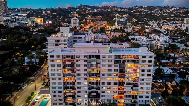 Detail Gallery Image 2 of 75 For 818 N Doheny Dr #908,  West Hollywood,  CA 90069 - 2 Beds | 2 Baths