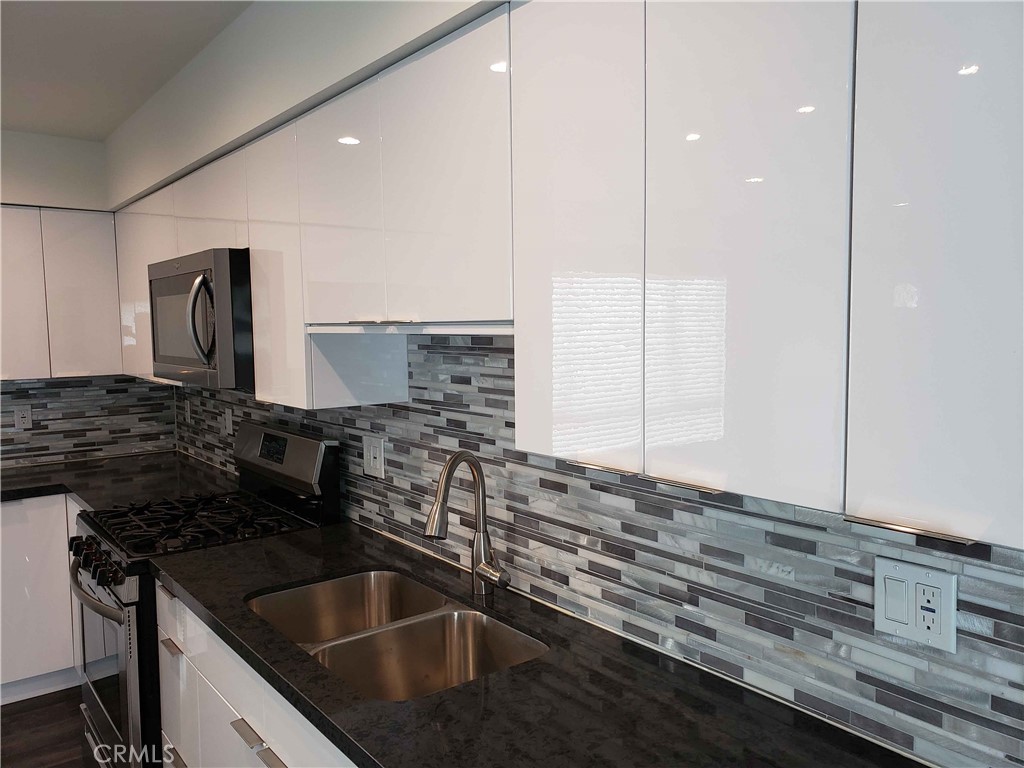 MLS #OC25256195 image #1