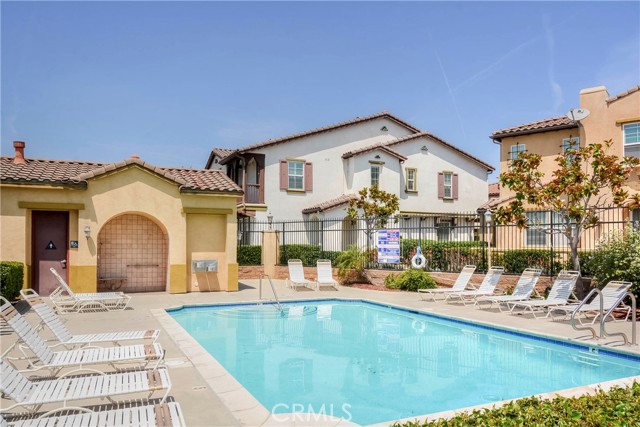 Detail Gallery Image 2 of 17 For 2750 E Oak Hill Dr #16,  Ontario,  CA 91761 - 3 Beds | 2 Baths