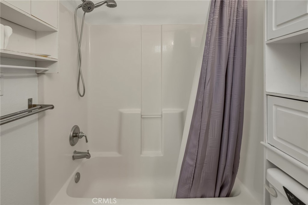 https://media.crmls.org/medias/d379009d-7afd-4c76-b538-1d2c17c9955e.jpg?preset=X-Large