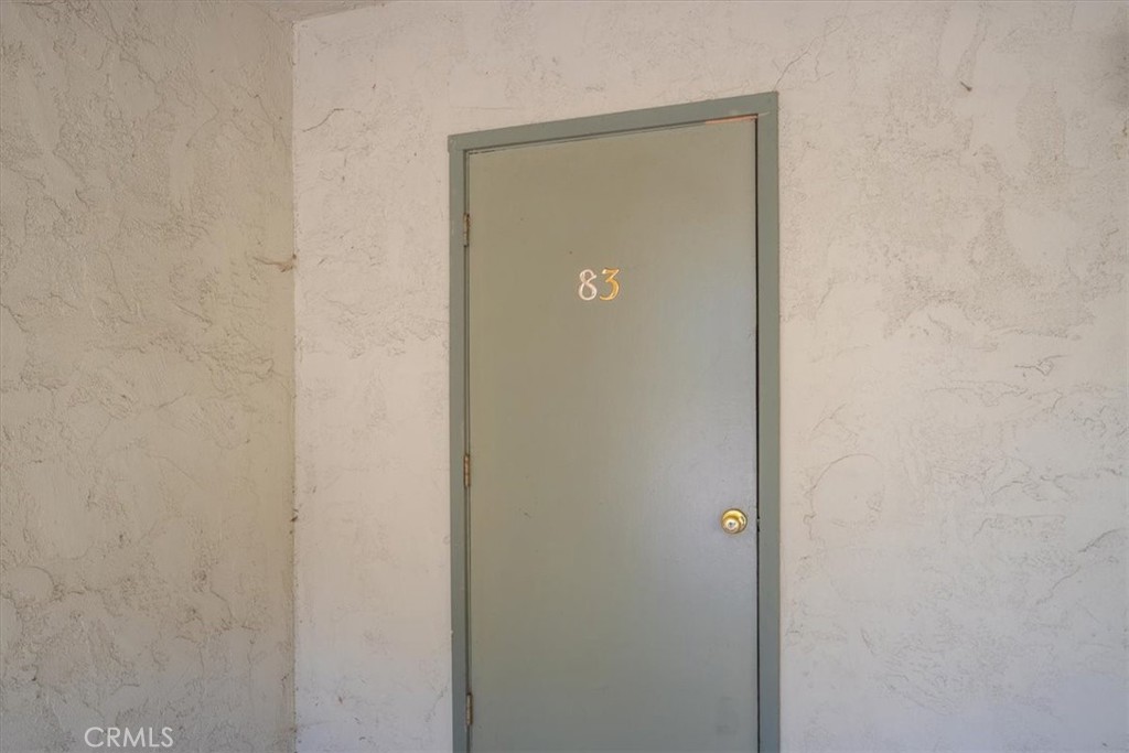 https://media.crmls.org/medias/d37a1563-e3a3-4cd1-a5f3-de2026a9ca0d.jpg?preset=X-Large