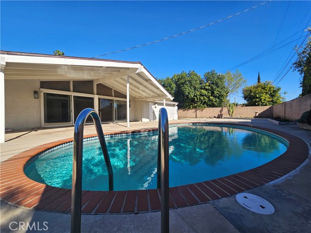 Detail Gallery Image 13 of 37 For 17530 Tuba St, Northridge,  CA 91325 - 4 Beds | 2/1 Baths