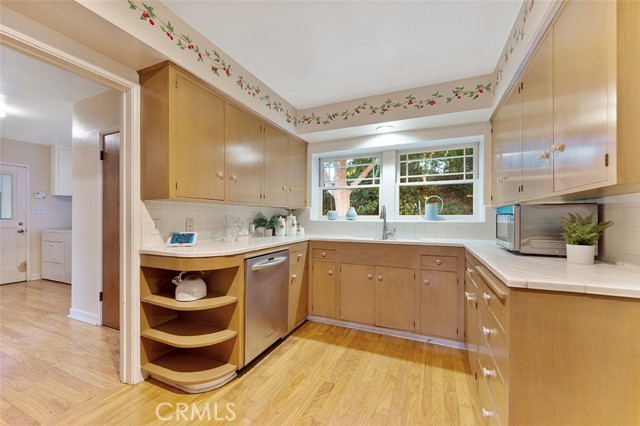 Detail Gallery Image 12 of 50 For 1940 Arroyo Dr, Riverside,  CA 92506 - 4 Beds | 3 Baths