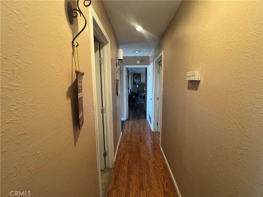 https://media.crmls.org/medias/d37d5718-a781-4533-809b-e1a2c42202d1.jpg?preset=X-Large