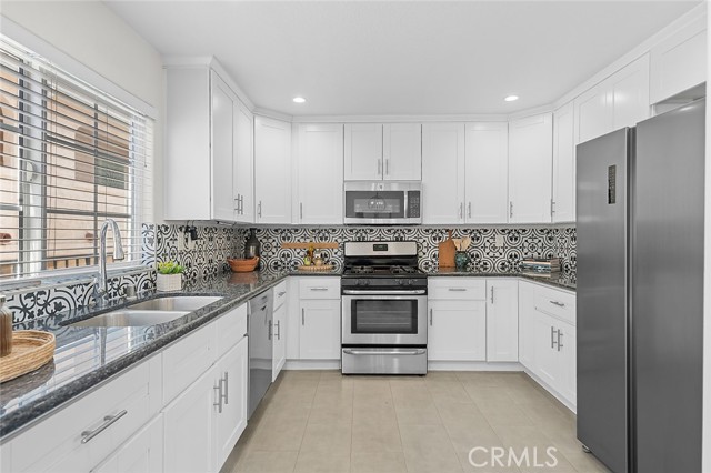 Detail Gallery Image 7 of 35 For 825 W 6th St #3,  San Pedro,  CA 90731 - 3 Beds | 2/1 Baths