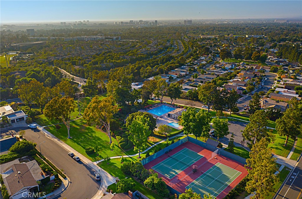 https://media.crmls.org/medias/d37e2992-7465-4503-a3ba-56915f361ad1.jpg?preset=X-Large