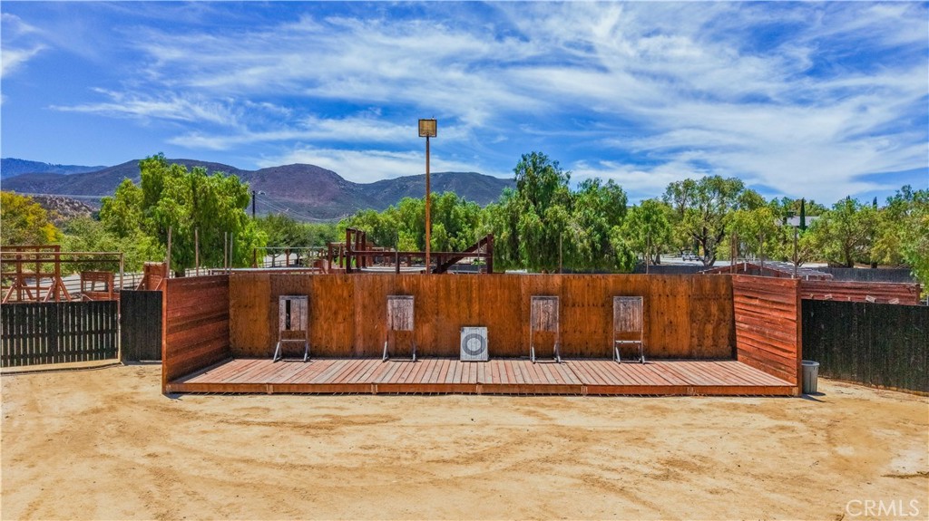 https://media.crmls.org/medias/d37e90f4-b8b2-4d97-b253-62f1a4201c8d.jpg?preset=X-Large