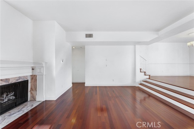 Detail Gallery Image 3 of 35 For 1515 Artesia #2,  Manhattan Beach,  CA 90266 - 2 Beds | 3 Baths