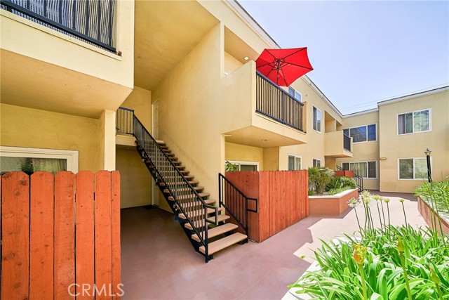 Detail Gallery Image 3 of 30 For 300 E Providencia Ave #211,  Burbank,  CA 91502 - 1 Beds | 1 Baths