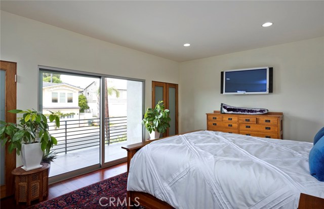 1124 8th Street, Hermosa Beach, California 90254, 5 Bedrooms Bedrooms, ,3 BathroomsBathrooms,Residential,Sold,8th,SB17101831