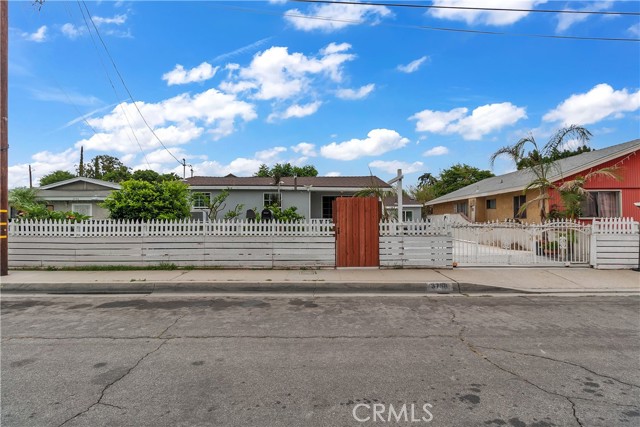 3738 A Ahern Drive, Baldwin Park CA: https://media.crmls.org/medias/d380512c-48f0-4cc6-9672-f83255344025.jpg