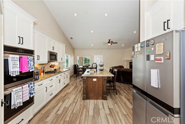 Detail Gallery Image 12 of 29 For 14027 Driftwood Dr, Victorville,  CA 92395 - 4 Beds | 2 Baths