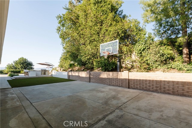 4935 Calvin Avenue, Tarzana CA: https://media.crmls.org/medias/d380ef84-19a4-4490-91b3-83385f8aa4da.jpg