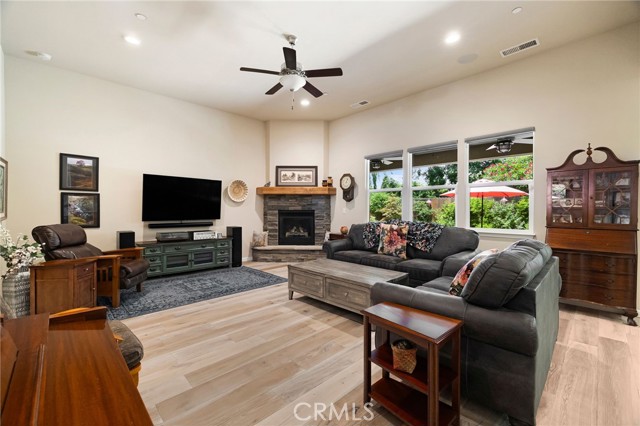 10 Harmony Park Circle, Chico CA: https://media.crmls.org/medias/d3816e9c-8245-4b2c-828a-1f3ee3a4a3a0.jpg