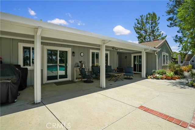 319 Cheerful Court, Simi Valley CA: https://media.crmls.org/medias/d3825298-9a7c-4006-9cc4-dc6de23a678e.jpg