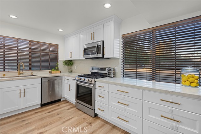 19512 Roscoe Boulevard, A photo 7