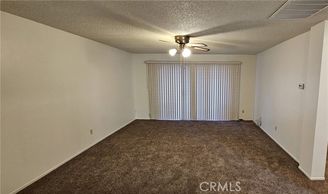 Detail Gallery Image 4 of 13 For 19268 Elm, Apple Valley,  CA 92308 - 2 Beds | 2 Baths