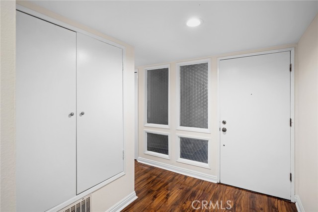 Detail Gallery Image 3 of 25 For 1166 Rosedale Ave #102,  Glendale,  CA 91201 - 2 Beds | 2 Baths