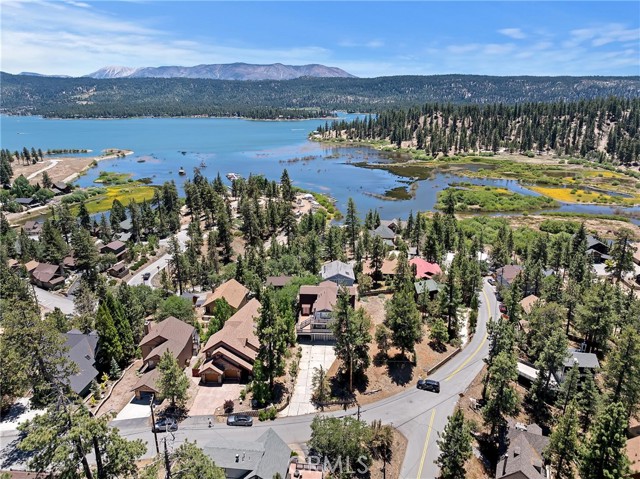 39325 Lodge Road, Fawnskin CA: https://media.crmls.org/medias/d385b5c6-7a2b-4eca-a48c-72419b12da25.jpg