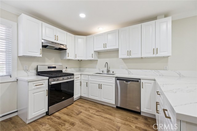 2104 Crenshaw Boulevard, Los Angeles CA: https://media.crmls.org/medias/d386f858-d106-4ea1-a911-7d8c7ae3ebcb.jpg